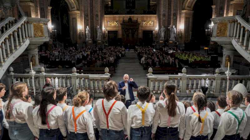 La Comunidad de Madrid celebra la Navidad con el tradicional concierto de coros escolares en la Real Basílica de San Francisco El Grande