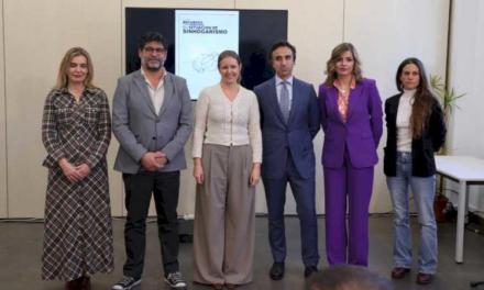 La Comunidad de Madrid presenta la nueva guía de recursos públicos para coordinar la atención a personas sin hogar