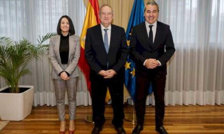 Jordi Hereu se reúne con el presidente de ANFAC para tratar el Proyecto de Ley de Industria y analizar la situación del sector de la automoción