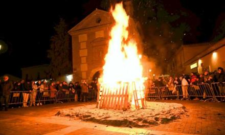 Alcalá – Alcalá de Henares celebra Santa Lucía con la tradicional hoguera y un festival folk