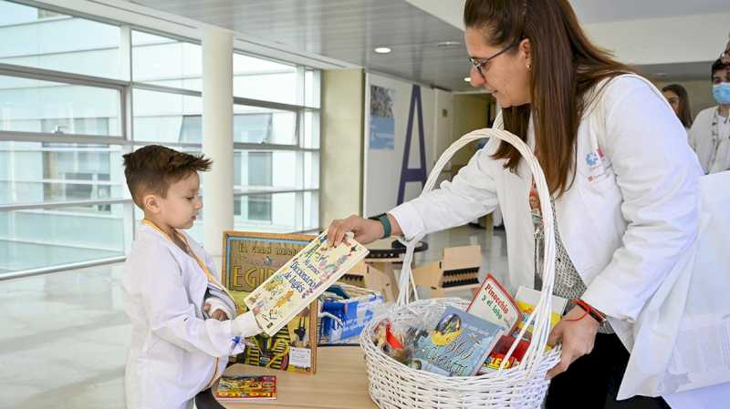 El Hospital público Gregorio Marañón lanza una iniciativa para fomentar la lectura entre pacientes y profesionales