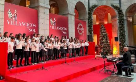 Torrejón – La magia de la Navidad inundó la emblemática Real Casa de Correos de Madrid, donde los colegios Joaquín Blume y La Zarzuela desl…