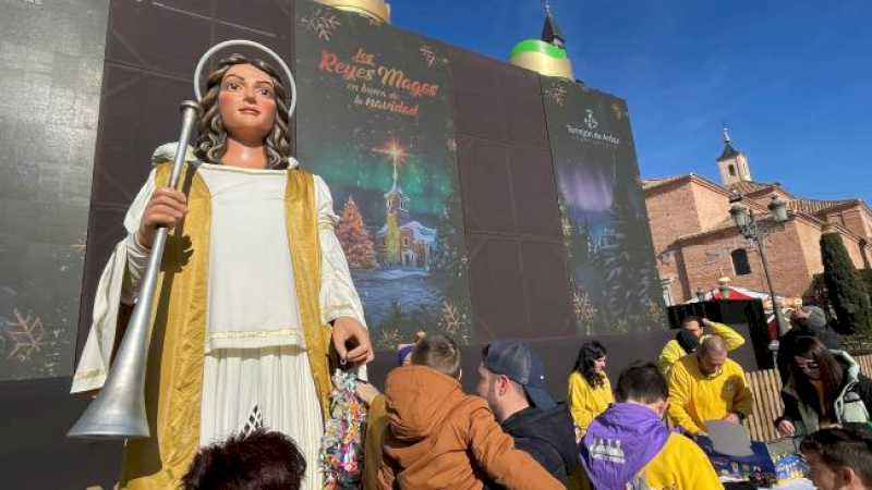 Torrejón – El ángel Raguel, de la Comparsa de Gigantes y Cabezudos de Torrejón de Ardoz, recogerá este jueves, 26 de diciembre, en la Plaza…