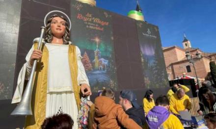 Torrejón – El ángel Raguel, de la Comparsa de Gigantes y Cabezudos de Torrejón de Ardoz, recogerá este jueves, 26 de diciembre, en la Plaza…