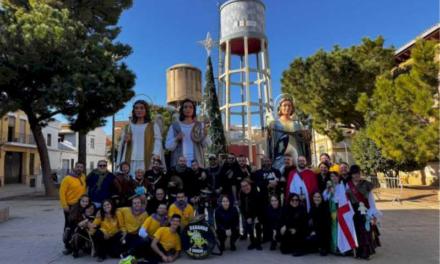 Torrejón – El Pasacalles de los Ángeles Navideños Gigantes de Torrejón de Ardoz reparte alegría y dulces por las calles de las localidades …