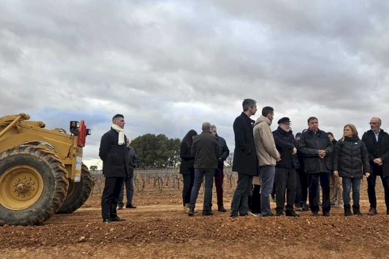 Planas: El Gobierno trabaja en la reparación de caminos rurales, regadíos y explotaciones afectadas por la DANA con una inversión de 170 millones