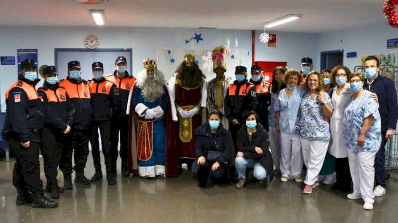 El Hospital público Severo Ochoa lleva regalos, magia y música a pacientes pediátricos y adultos en Navidad