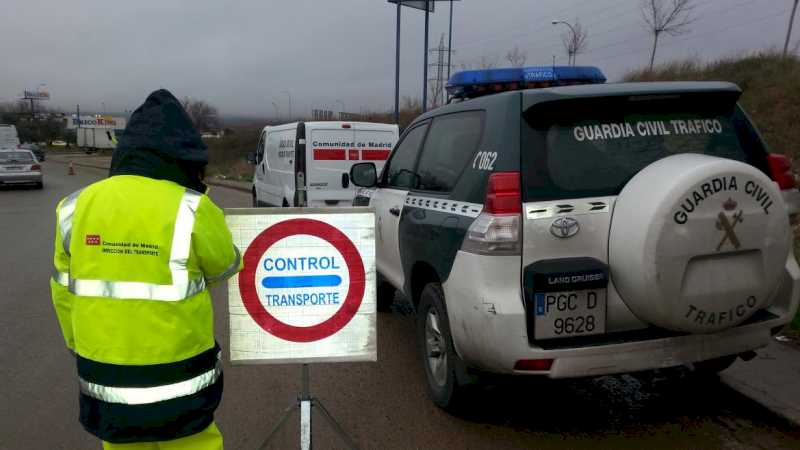 La Comunidad de Madrid inspecciona más de 500 vehículos durante la campaña de Navidad para controlar el transporte de viajeros y mercancías