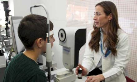 El Hospital público Clínico San Carlos utiliza un tratamiento combinado que reduce la progresión de la miopía en niños y adolescentes