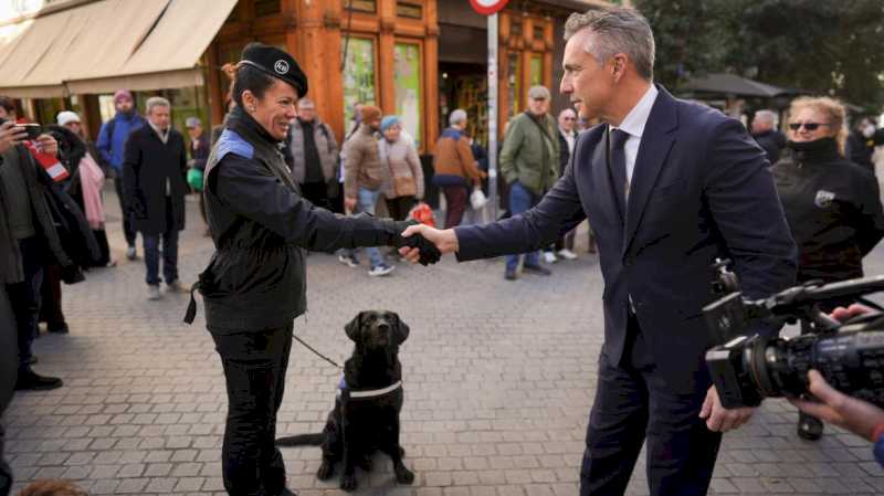 La Comunidad de Madrid, reconocida por el trabajo de sus unidades caninas tras la DANA de Valencia