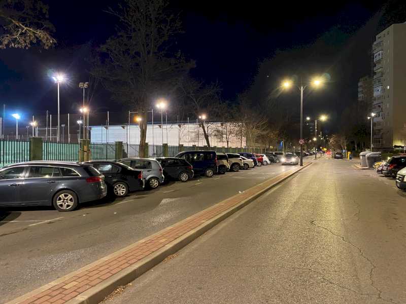 Alcalá – La Avenida del Val luce nueva iluminación tras la inversión de más de 26.000 euros