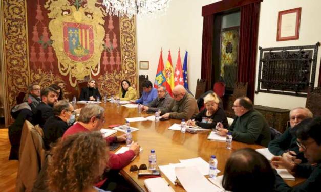 Alcalá – La alcaldesa Judith Piquet preside la reunión con la Federación Comarcal de Asociaciones Vecinales de Alcalá de Henares