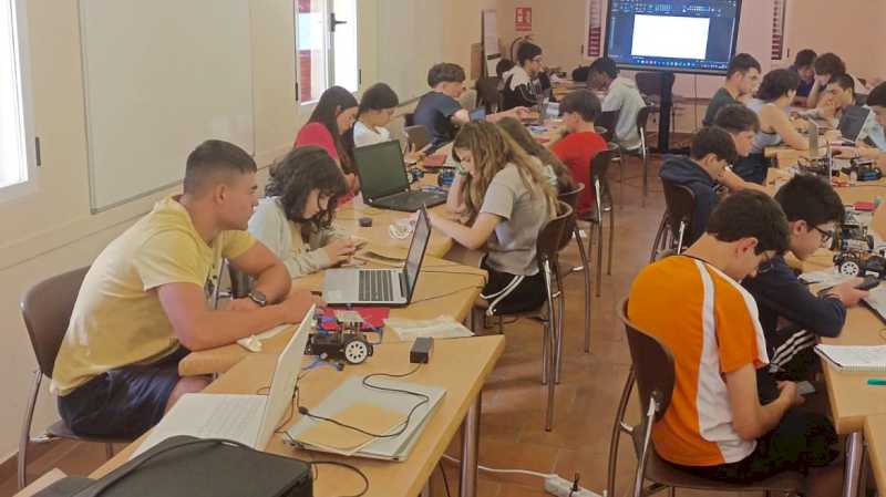 La Comunidad de Madrid forma cada año en competencias digitales a 3.000 niños y adolescentes vulnerables para reducir la brecha digital