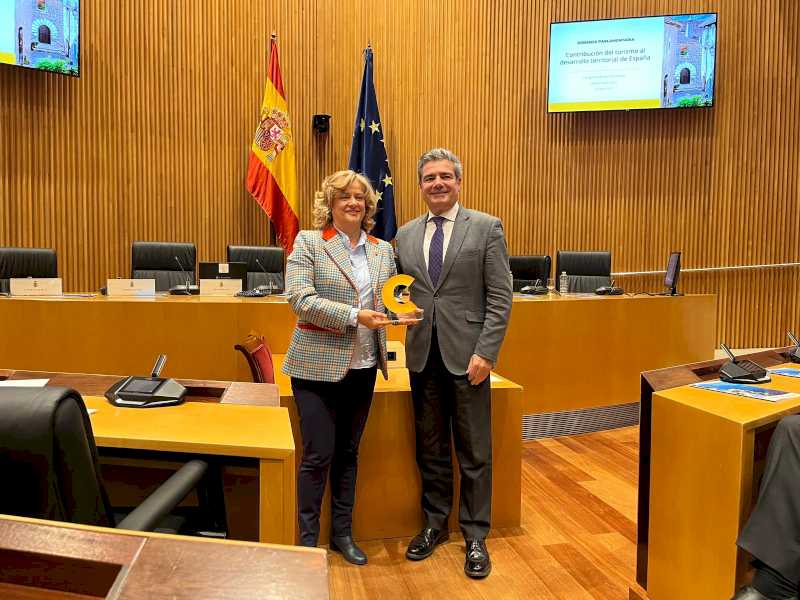 Alcalá – El Ayuntamiento de Alcalá recibe el premio Turismo Urbano 2024 en el Congreso de los Diputados