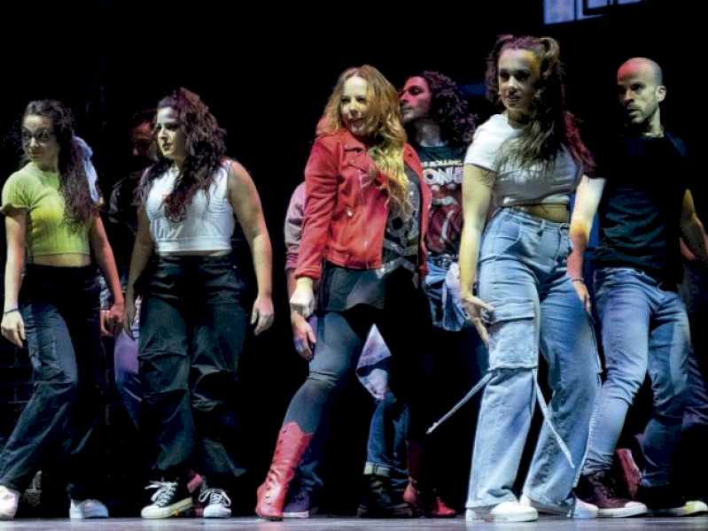 Torrejón – Los mejores hits del pop español con el musical de la movida de los 80 este fin de semana en el Teatro Municipal José María Rode…