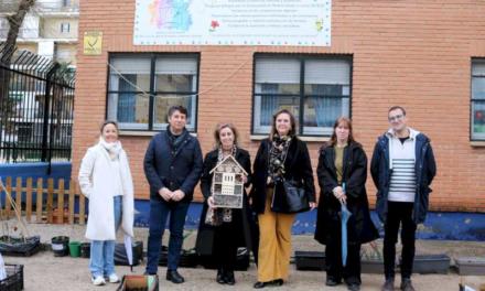 Alcalá – La Concejalía de Medio Ambiente dona un hotel de insectos al CEIP Dulcinea por el Día Mundial de la Educación Ambiental