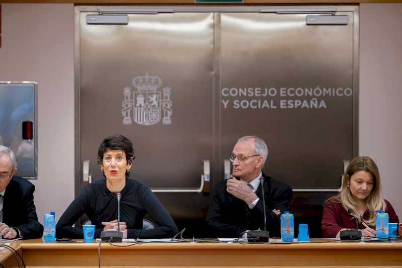 Elma Saiz solicita al Consejo Económico y Social un informe específico sobre migración para avanzar hacia una política migratoria regular y segura