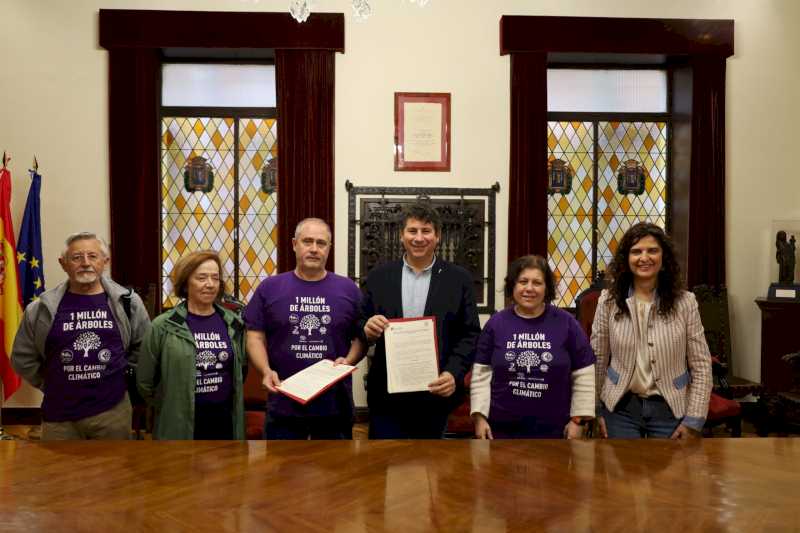 Alcalá – El Ayuntamiento de Alcalá de Henares y la Asociación 1 millón de Árboles firman un convenio para impulsar las plantaciones de es…