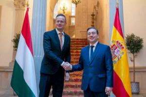 albares-recibe-al-ministro-de-exteriores-hungaro,-peter-szijjarto,-para-abordar-la-agenda-europea-y-bilateral