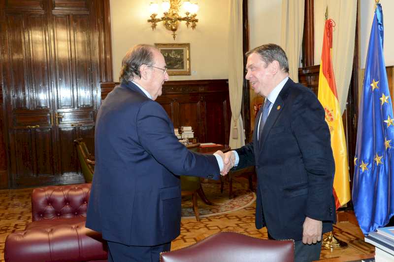 El ministro Planas y el presidente de SAECA analizan el importante aumento de los avales para empresas y profesionales del sector agrario