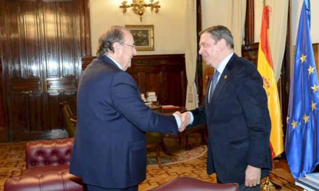 El ministro Planas y el presidente de SAECA analizan el importante aumento de los avales para empresas y profesionales del sector agrario