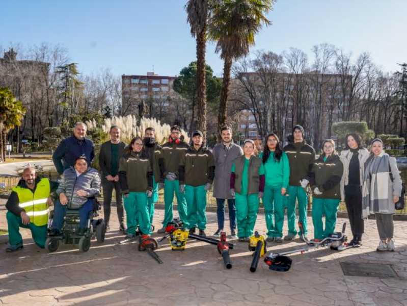 Torrejón – El Ayuntamiento de Torrejón de Ardoz imparte un programa mixto de empleo y formación en jardinería para jóvenes desempleados que…