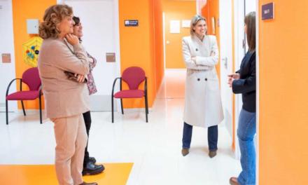 Alcalá – La alcaldesa Judith Piquet visita el remodelado centro de Servicios Sociales de la Plaza de Navarra