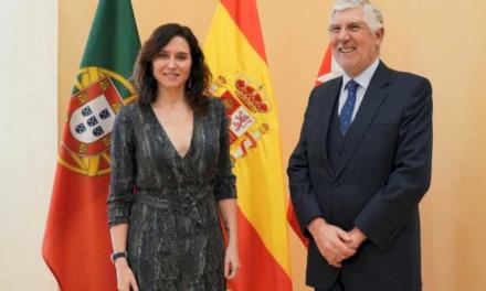 Díaz Ayuso se reúne con el embajador de Portugal en España para reforzar los lazos comerciales y culturales con el país vecino