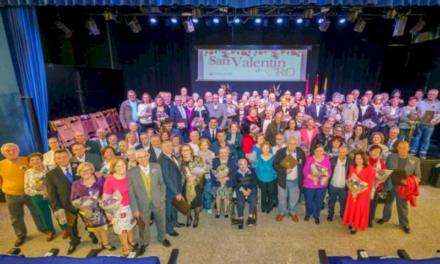 Torrejón – La Casa de la Cultura acogió la celebración por todo lo alto de “San Valentín de Oro” con 48 parejas torrejoneras de personas ma…