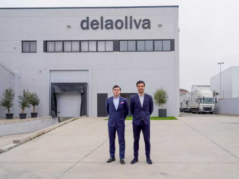 Torrejón – La calidad y el diseño se fusionan en “delaoliva”, empresa que lleva más de 60 años innovando en mobiliario de oficina sostenibl…