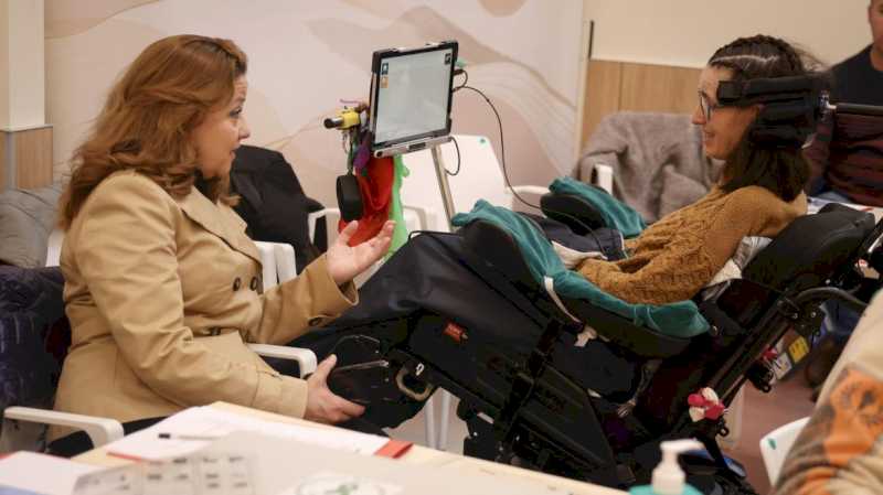 La Comunidad de Madrid inaugura su Escuela de Cuidadores para mejorar la asistencia de los pacientes con ELA en sus domicilios