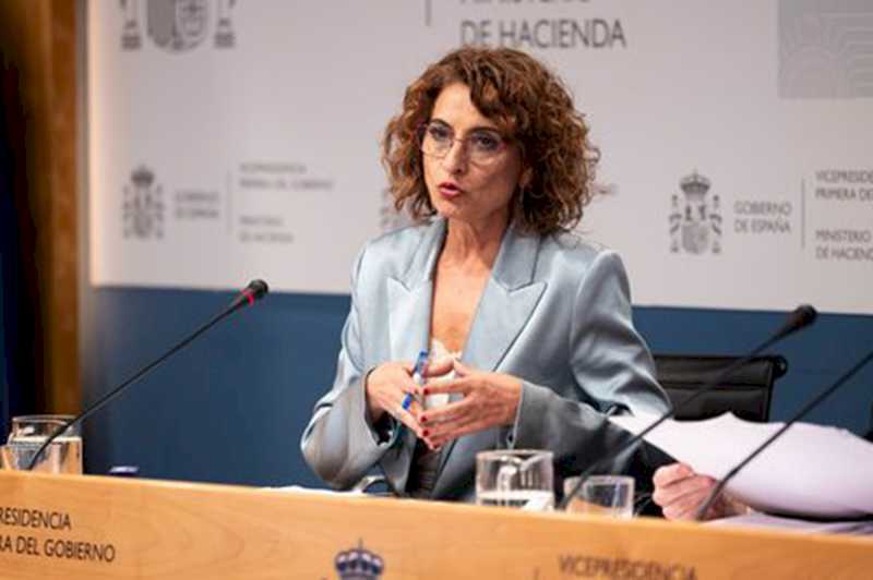 La ministra de Hacienda anuncia que el Estado condonará 83.252 millones de euros de deuda a las Comunidades Autónomas