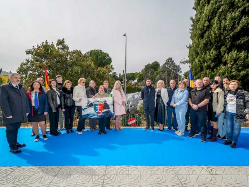 Torrejón – El Ayuntamiento y la Asociación Ucraniana de Torrejón de Ardoz inauguran una escultura como homenaje a las personas caídas lucha…