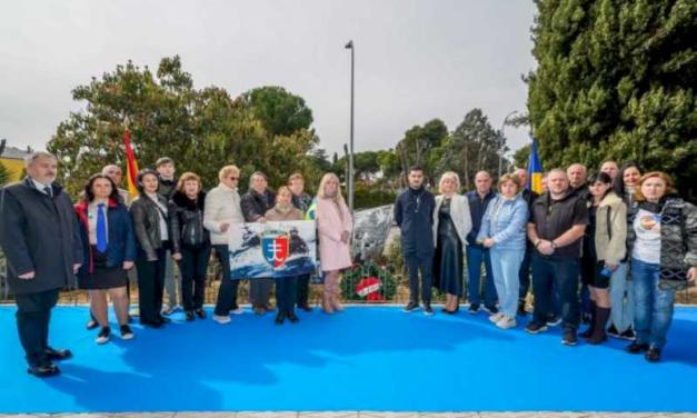 Torrejón – El Ayuntamiento y la Asociación Ucraniana de Torrejón de Ardoz inauguran una escultura como homenaje a las personas caídas lucha…