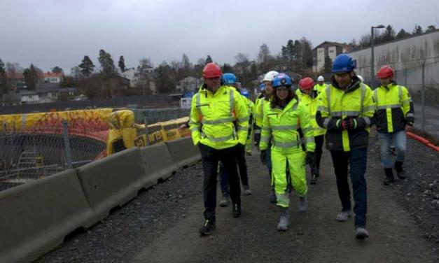 Óscar Puente visita las obras de la estación de metro de Fornebu en Oslo, ejecutadas por la española Dragados