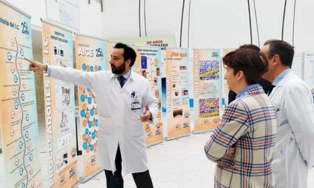 El Hospital público Puerta de Hierro Majadahonda acoge una exposición sobre la historia del implante coclear