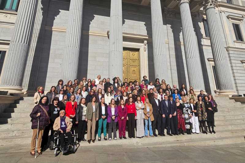 La ministra de Igualdad aplaude la renovación del Pacto de Estado contra la Violencia de Género