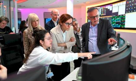 Mónica García visita los hospitales de Sant Joan de Déu y Clínic de Barcelona