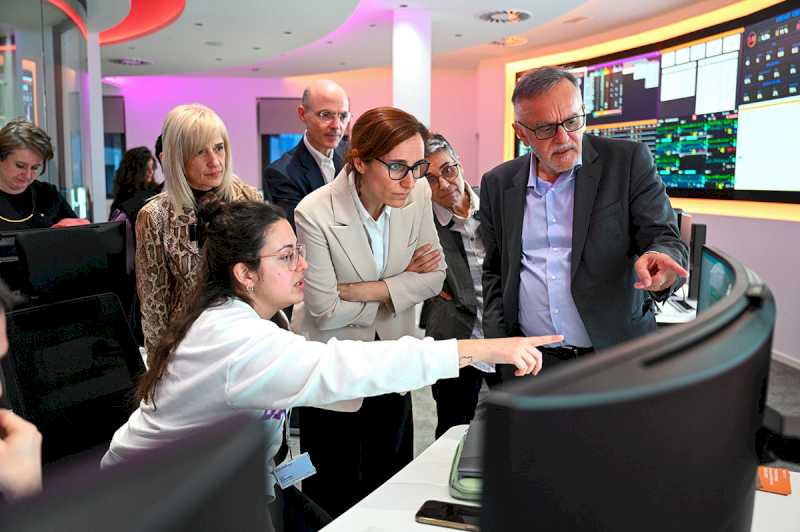 Mónica García visita los hospitales de Sant Joan de Déu y Clínic de Barcelona