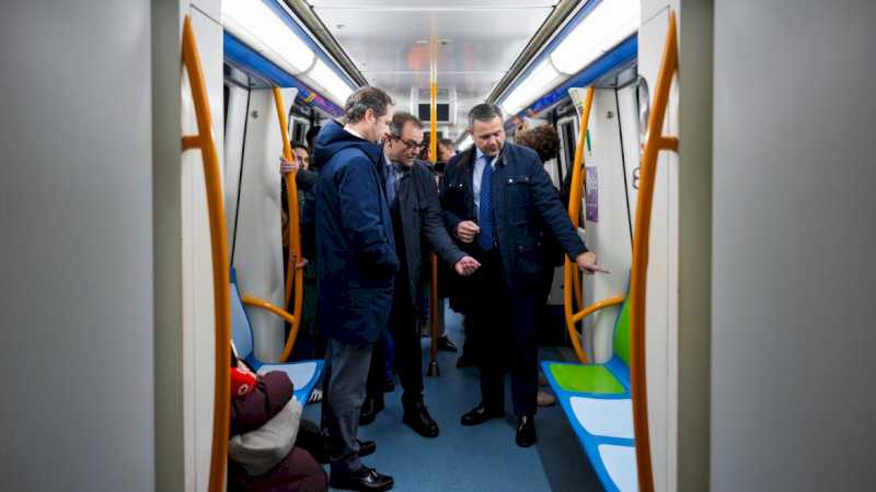 La Comunidad de Madrid amplía a todos los trenes de Metro los asientos reservados para personas con movilidad reducida