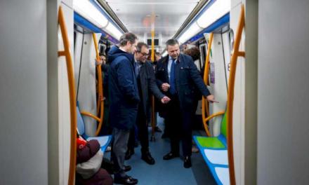 La Comunidad de Madrid amplía a todos los trenes de Metro los asientos reservados para personas con movilidad reducida