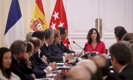 Díaz Ayuso recibe en la Real Casa de Correos a representantes de la Cámara de Comercio FrancoEspañola en el 130º aniversario de su creación